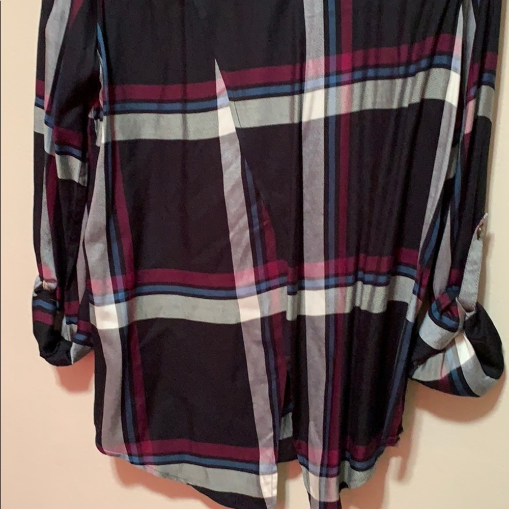 Button down - Picture 2 of 4